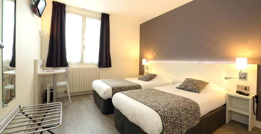 Contact Hotel Du Cerf Chateau-Gontier Room photo